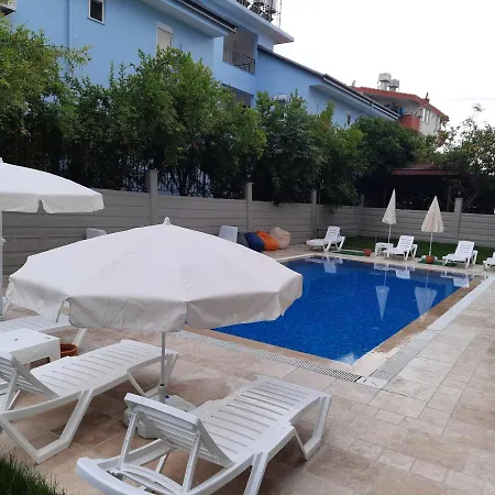Luxury Pool With Private Garden Side